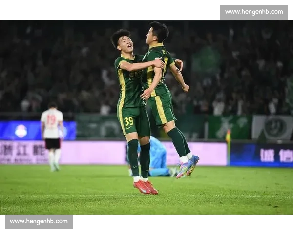 足协认错！VAR 误判偷走浙江 2 分，陶强龙争议动作成焦点，主帅激动挥拳眼镜飞落